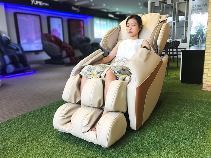 Ghế massage Max616 Plus màu kem